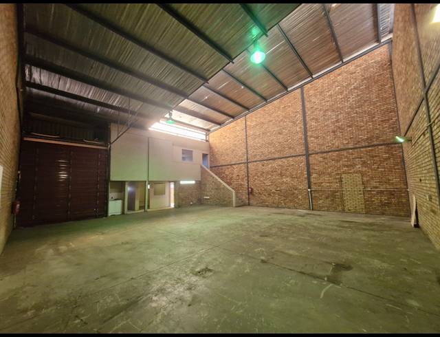 240M² FACTORY TO LET IN DRIEHOEK